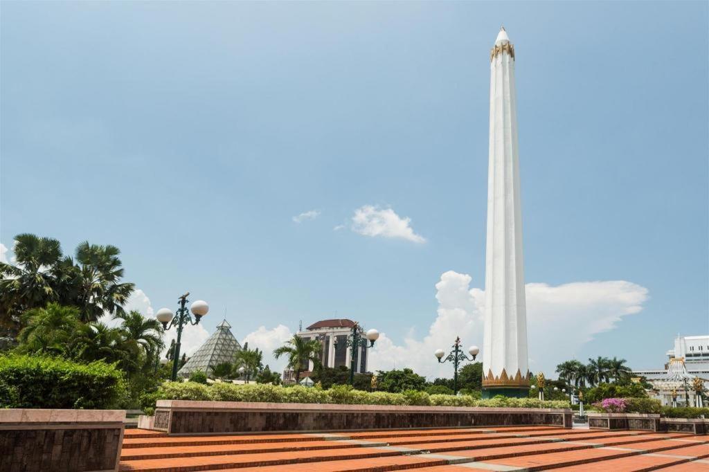 Life Puri Hotel Surabaya Gubeng Kültér fotó