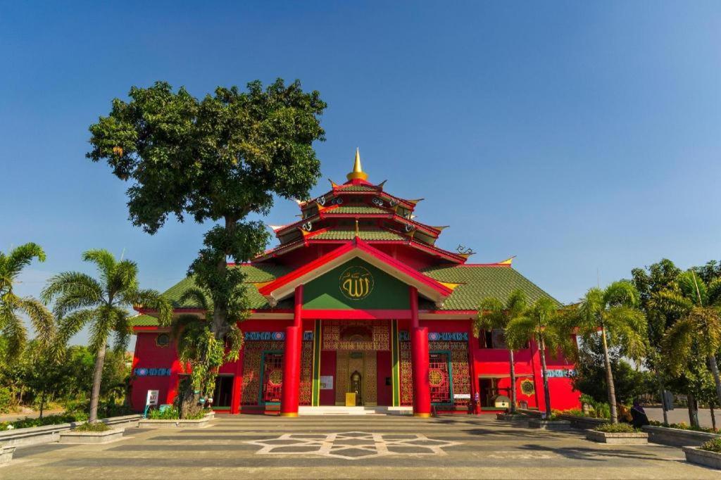 Life Puri Hotel Surabaya Gubeng Kültér fotó