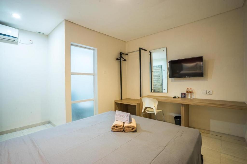 Life Puri Hotel Surabaya Gubeng Kültér fotó