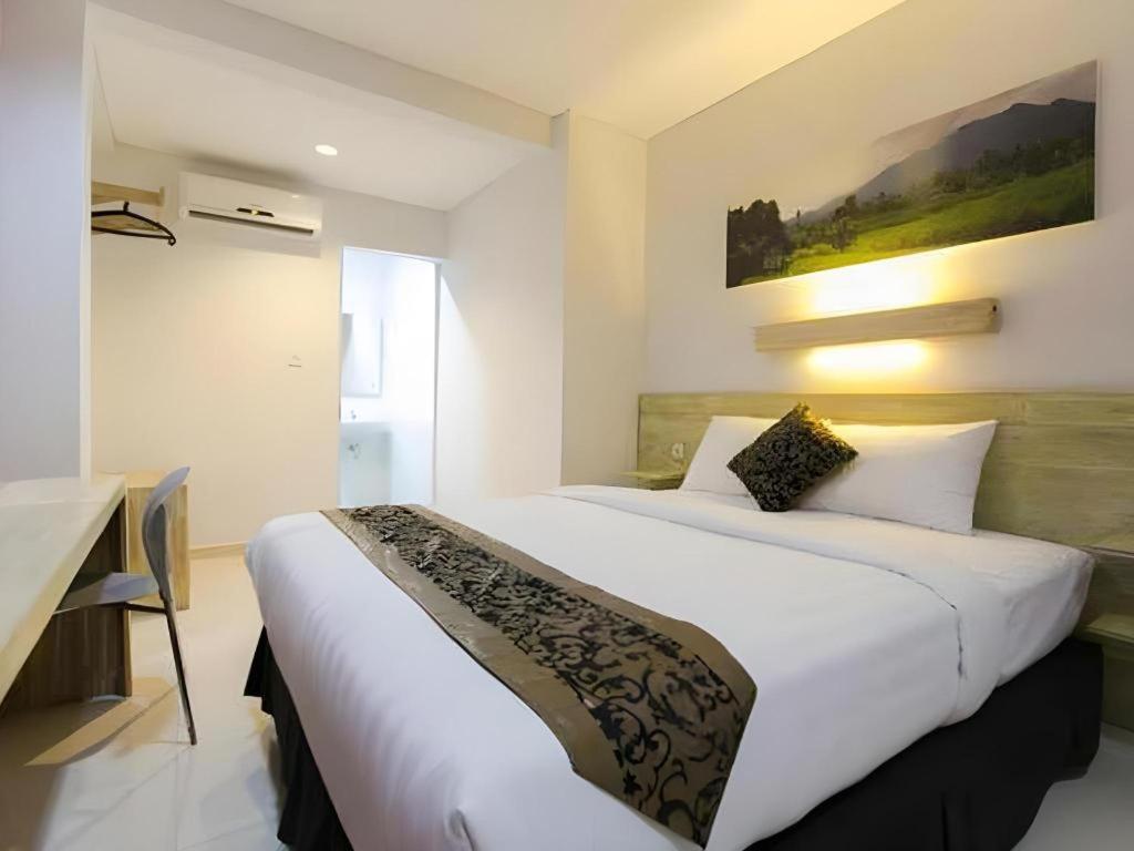 Life Puri Hotel Surabaya Gubeng Kültér fotó