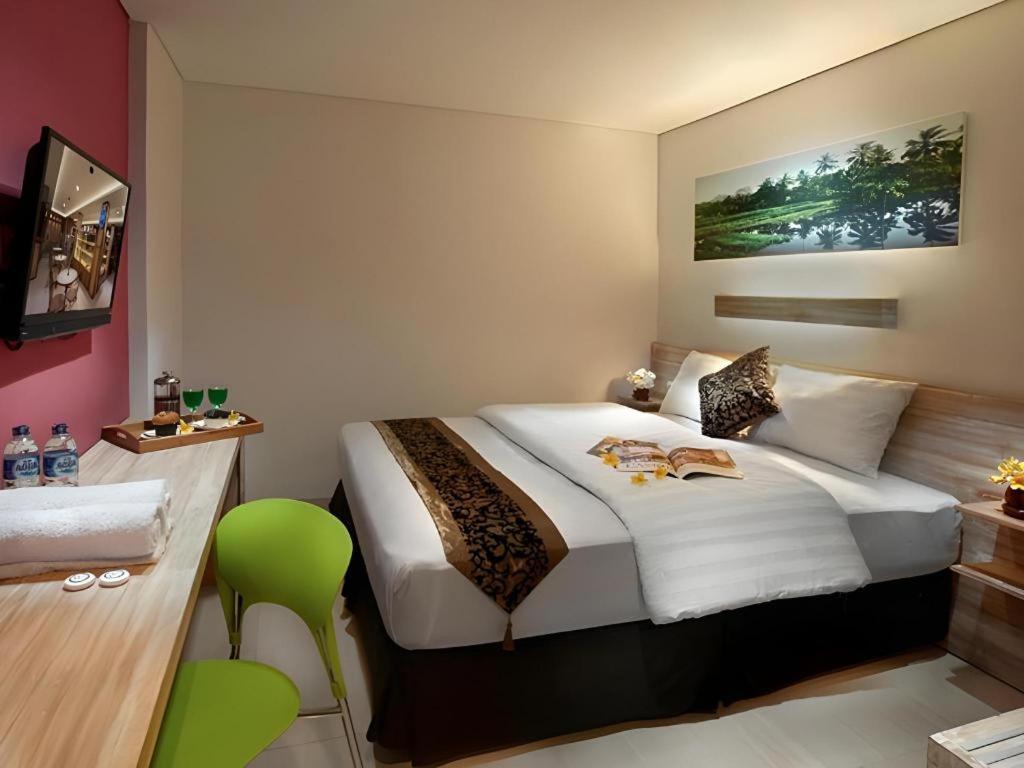 Life Puri Hotel Surabaya Gubeng Kültér fotó